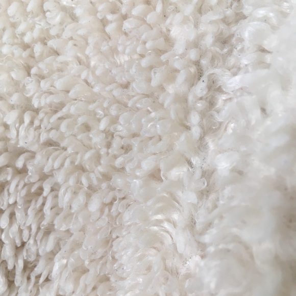 Zara Trf Mock Neck Zip Up Long Sleeve Eyelash Sherpa Jacket in Cream - Picture 9 of 11